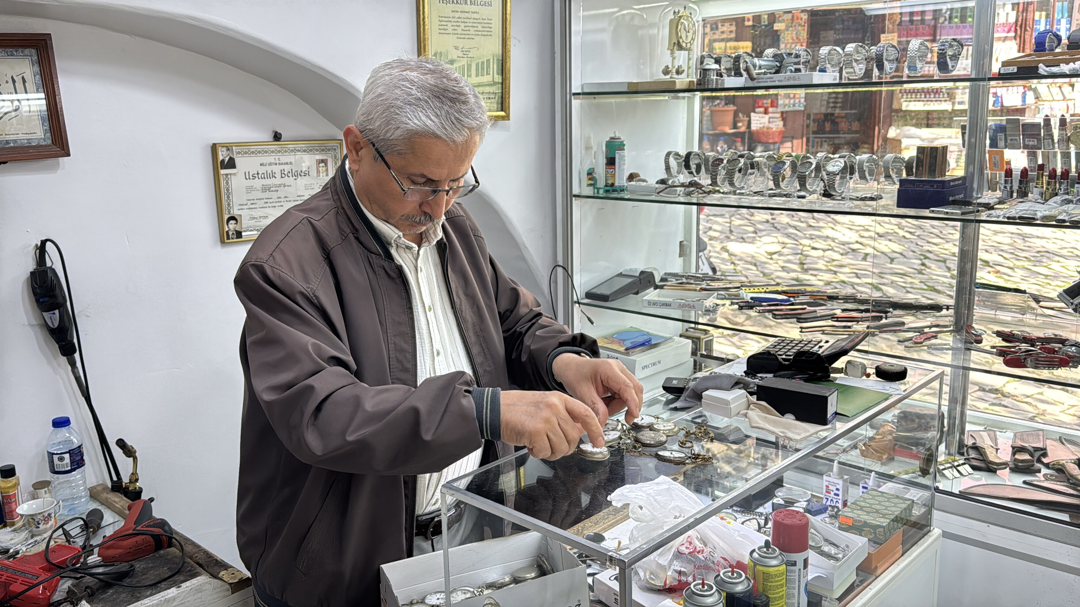 Kolay kolay çırak yetişmiyor, 50 yıldır bu işi yapıyor!