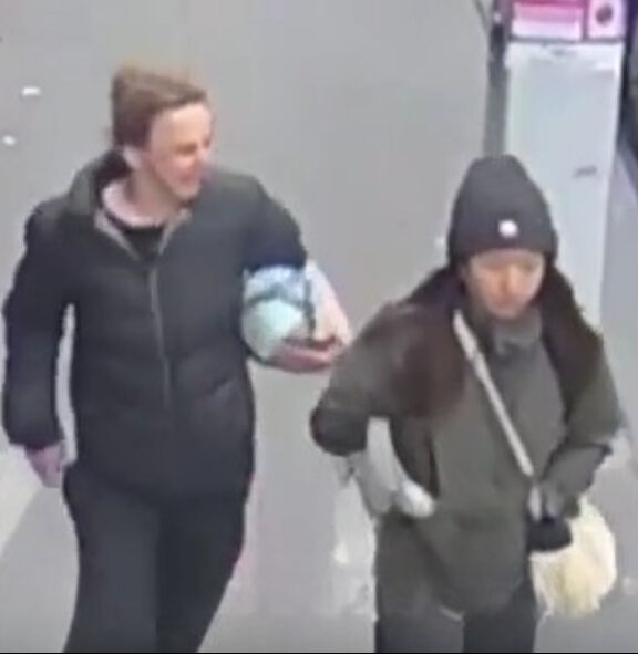 Sokak ortasında dehşet! İşe giderken hiç tanımadığı bir kadının saldırısına uğradı Sokak ortasında dehşet! Genç kadın işe giderken bıçaklandı - 1. Resim