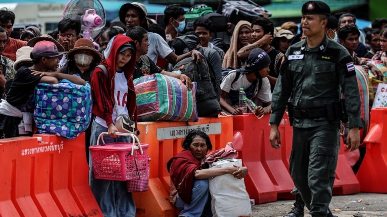 Tayland'dan Kamboçya'ya psikolojik savaş: Sınırda 'ağlayan hayalet' sesleri dinletiliyor Tayland'dan Kamboçya'ya psikolojik savaş: Sınırda 'ağlayan hayalet' sesleri dinletiliyor