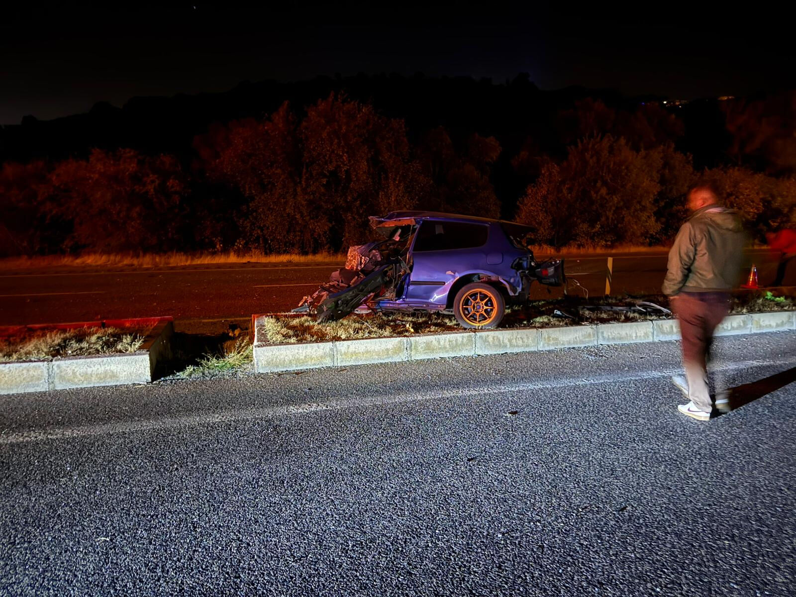 Yozgat'ta korkunç kaza! Direğe çarpan araç ikiye bölündü, sürücü öldü - 2. Resim