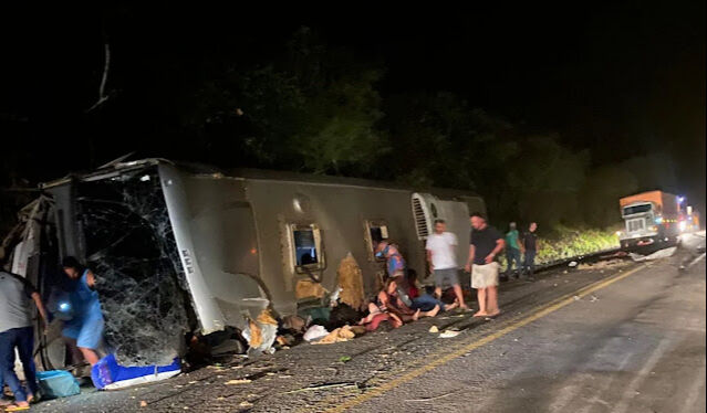 Brezilya'da korkunç otobüs kazası! Onlarca kişi hayatını kaybetti, çok sayıda yaralı var Brezilya'da korkunç otobüs kazası! Onlarca kişi hayatını kaybetti, çok sayıda yaralı var - 2. Resim