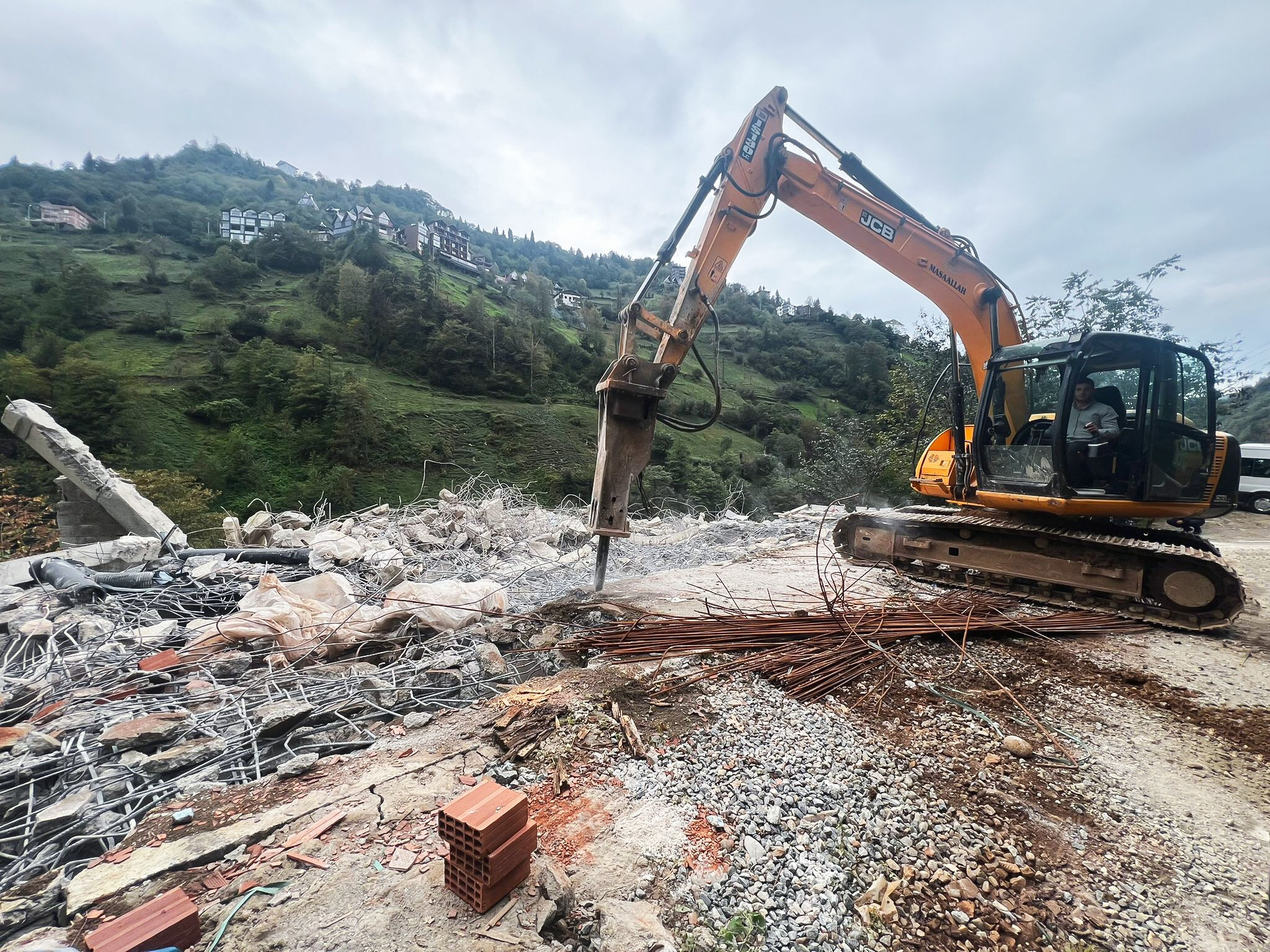 Doğal güzelliğe beton hançeri! Tek tek yıkılıyor - 1. Resim