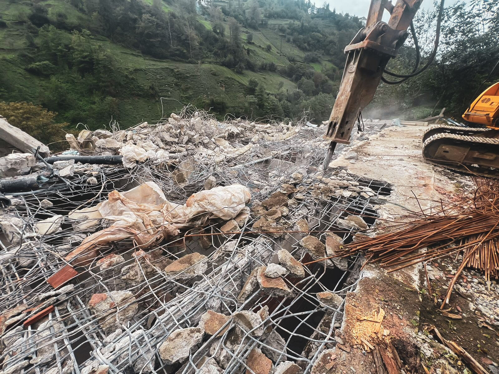 Doğal güzelliğe beton hançeri! Tek tek yıkılıyor - 2. Resim