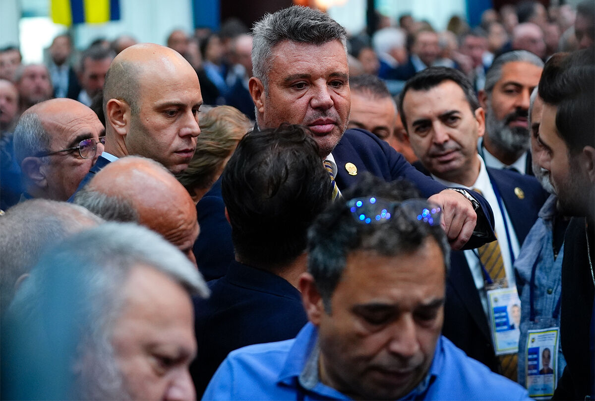 Fenerbahçe Divan Kurulu'nda olay çıktı! Aziz Yıldırım - Hamdi Akın gerginliği sonrası salondan çıkarıldılar - 6. Resim