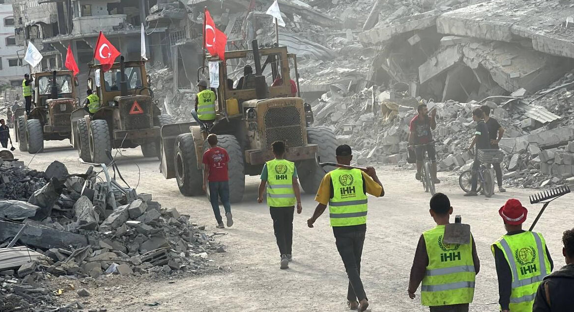 Gazze'de enkaz kaldırma çalışmaları başladı! Türk'ün gücü devrede Gazze'de enkaz kaldırma çalışmaları başladı! Türk'ün gücü devrede - 3. Resim