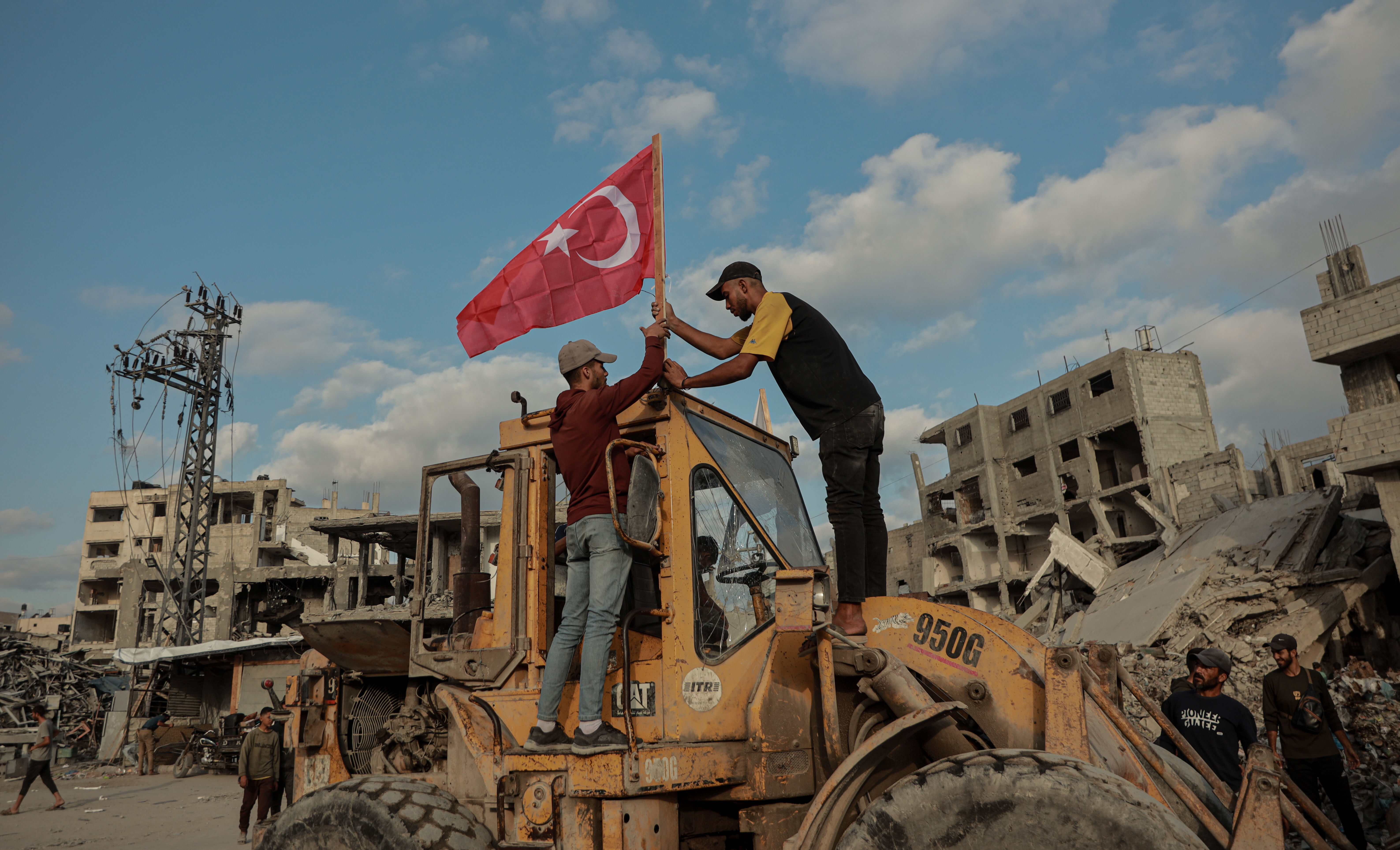 Gazze'de enkaz kaldırma çalışmaları başladı! Türk'ün gücü devrede Gazze'de enkaz kaldırma çalışmaları başladı! Türk'ün gücü devrede - 1. Resim