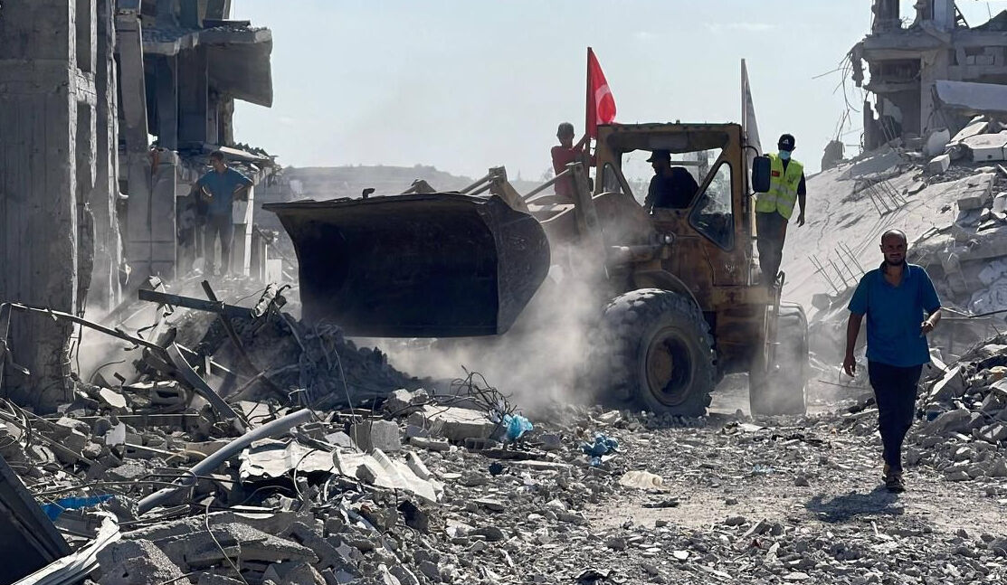 Gazze'de enkaz kaldırma çalışmaları başladı! Türk'ün gücü devrede Gazze'de enkaz kaldırma çalışmaları başladı! Türk'ün gücü devrede - 2. Resim