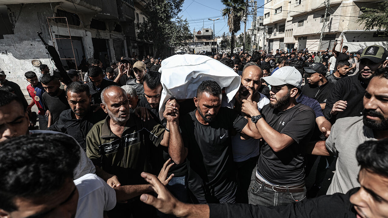 İsrail'in vahşeti cenaze tesliminde bir kez daha ortaya çıktı! Çıplak ve elleri bağlı... - 3. Resim