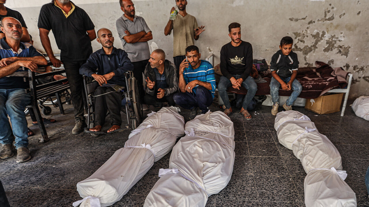 İsrail'in vahşeti cenaze tesliminde bir kez daha ortaya çıktı! Çıplak ve elleri bağlı... - 4. Resim