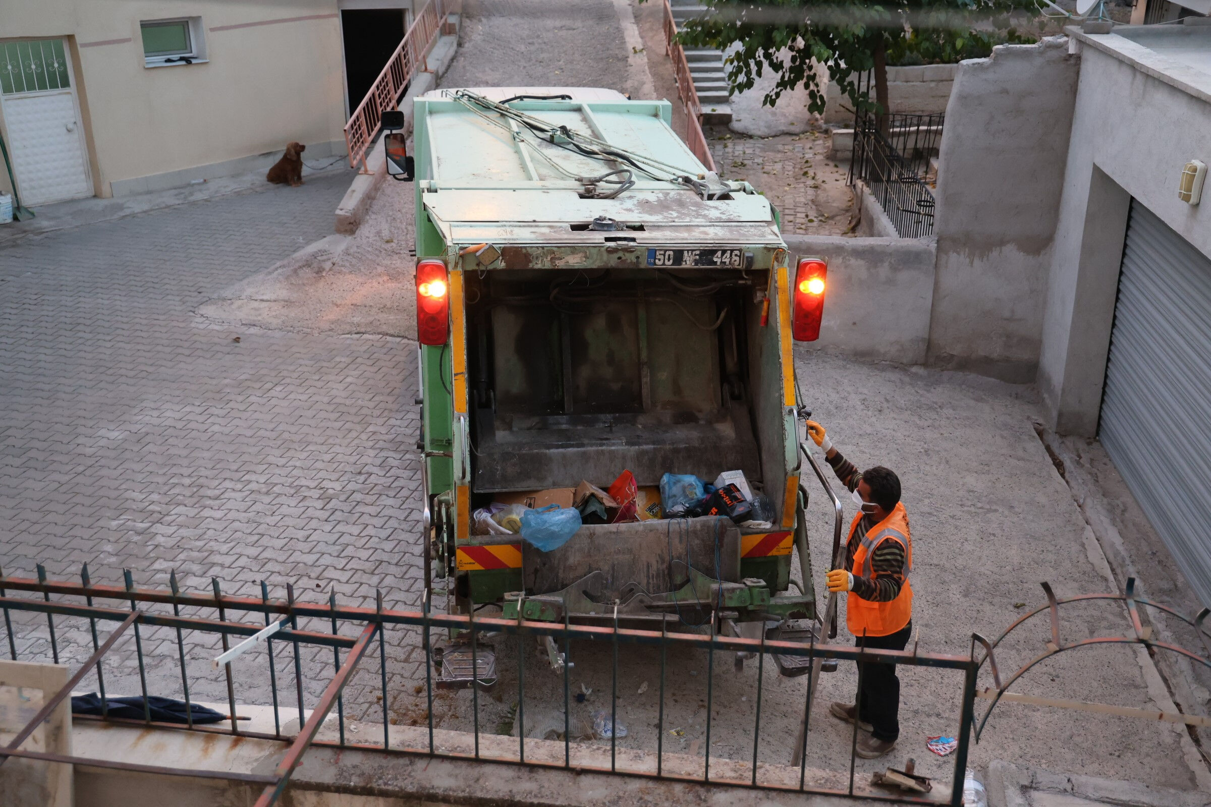 Nevşehir'de dehşet evi! Annesinin öldüğünü fark etmedi, cesedin üzerine çöp yığdı - 1. Resim