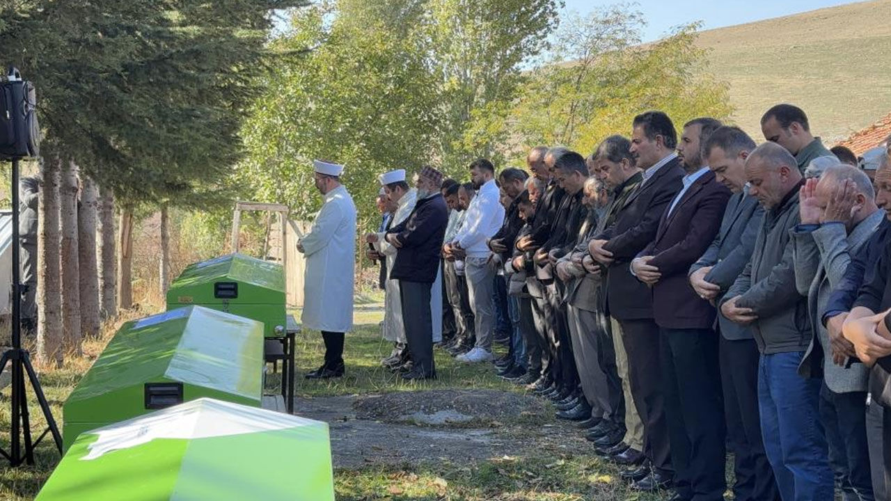 Pazardan dönerken facia: 3 kardeş ve enişteleri kazada öldü Pazardan dönerken facia: 3 kardeş ve enişteleri kazada öldü - 2. Resim