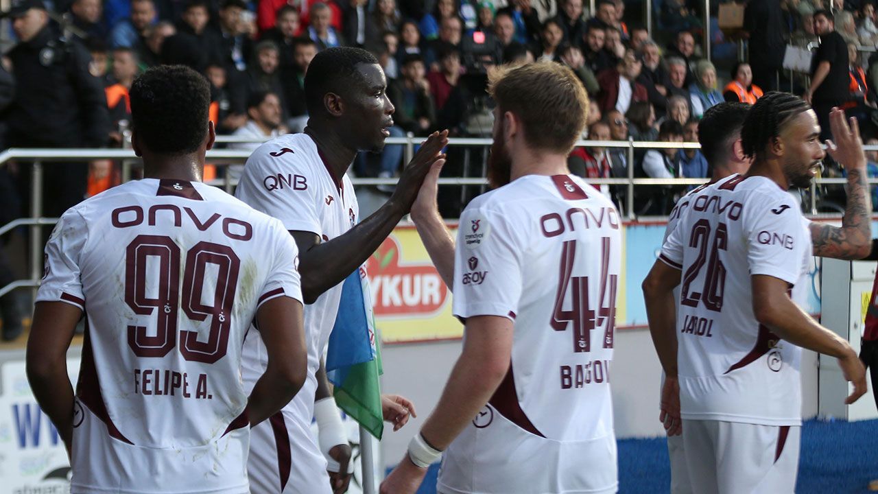 Trabzonspor derbiyi kazandı, seriye bağladı: 6 yıl sonra ilk galibiyet Trabzonspor derbiyi kazandı, seriye bağladı: 6 yıl sonra ilk galibiyet