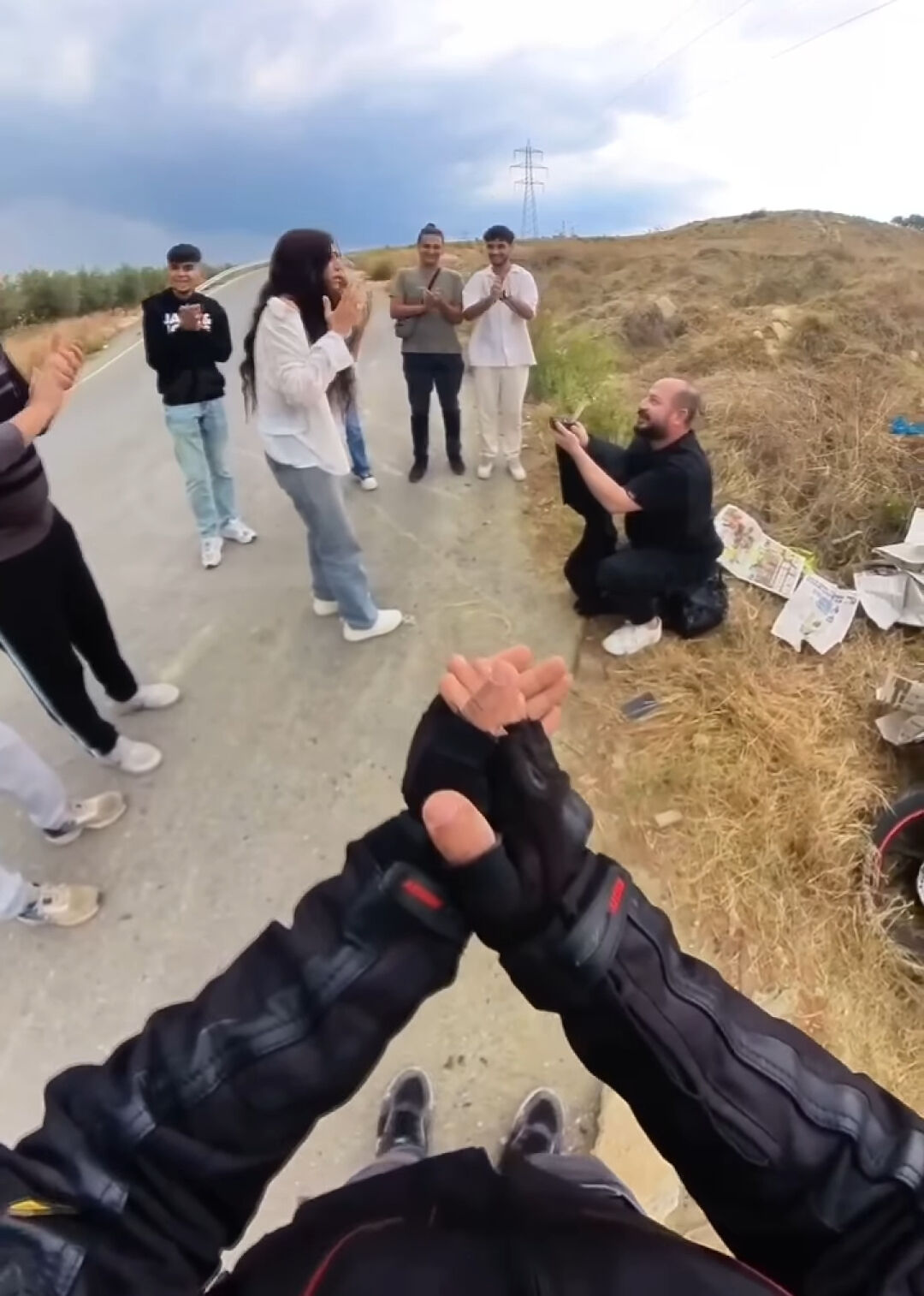 Trafik kazası numarasıyla evlilik teklifi etti, sevgilisi tokadı bastı Trafik kazası numarasıyla evlilik teklifi etti, sevgilisi tokadı bastı - 2. Resim