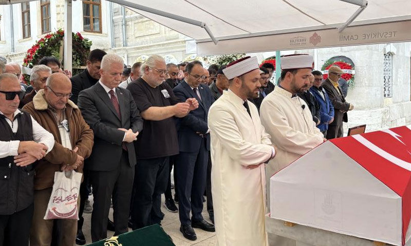 Yabancı Damat’ın ‘Memik Dede’si Arif Erkin Güzelbeyoğlu’na veda… “Çok güzel günler geçirdik onunla” - 2. Resim