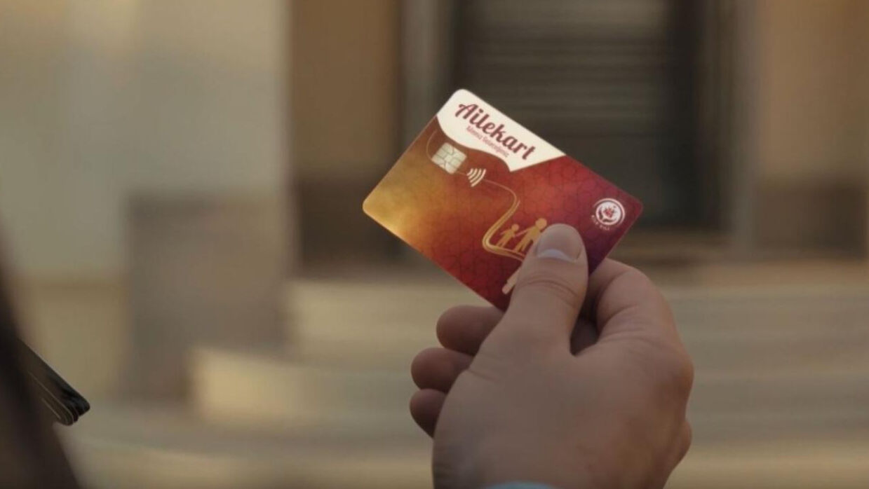 Aile Kart nedir, nasıl alınır? Sosyal yardım ödemeleri sil baştan! - 1. Resim