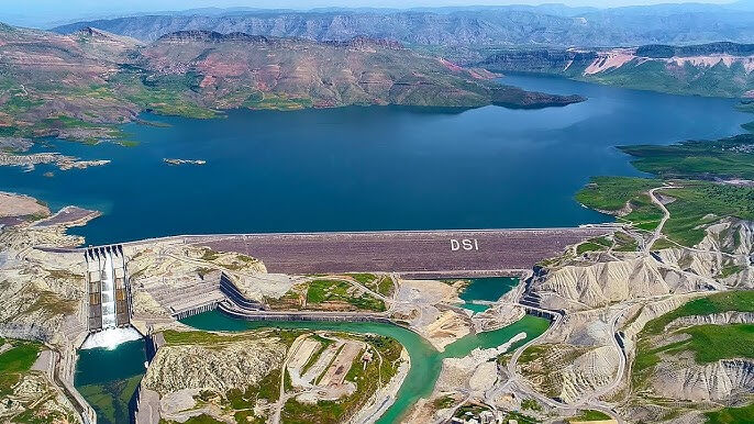 Baraj kapakları açıldı, mahsur kalanlar var! Su seviyesi bir anda yükseldi - 1. Resim