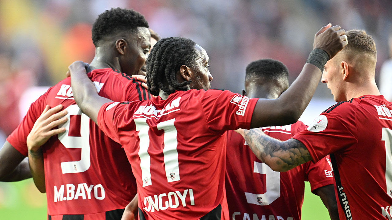 Burak Yılmaz, Erol Bulut'u üzdü: Fenerbahçe maçı öncesi seri sürdü - 1. Resim