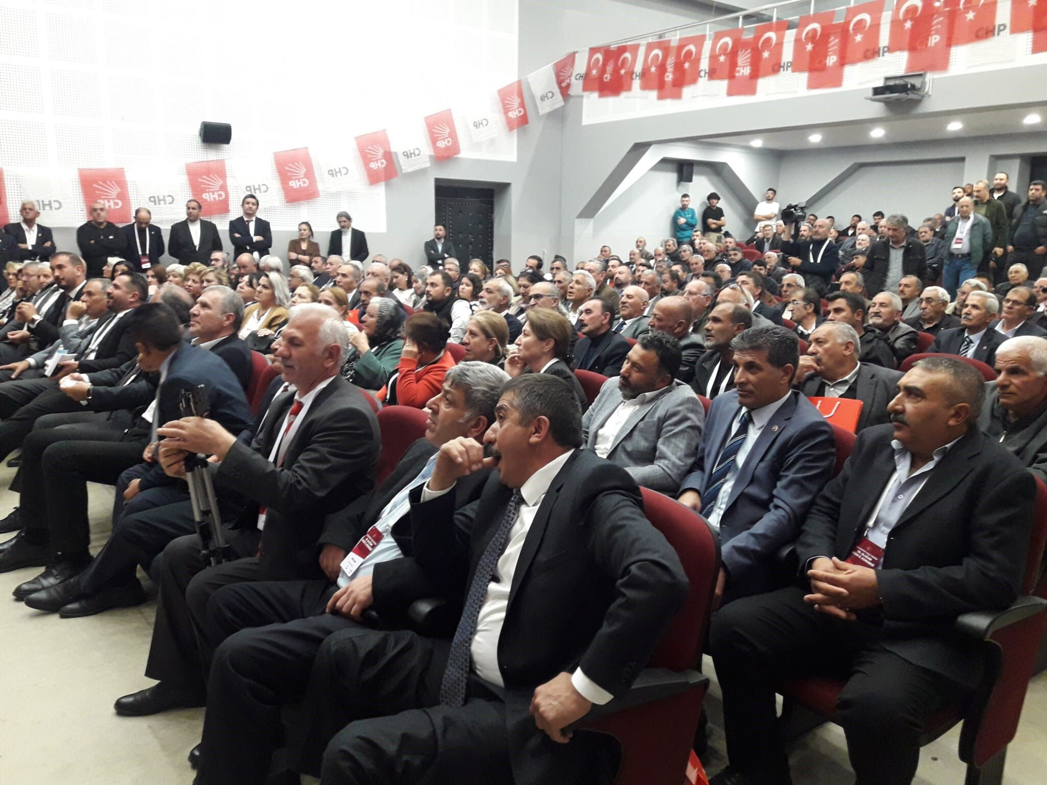 CHP kongresinde 'şaibe' iddiası! Kars'ta ortalık karıştı  - 1. Resim