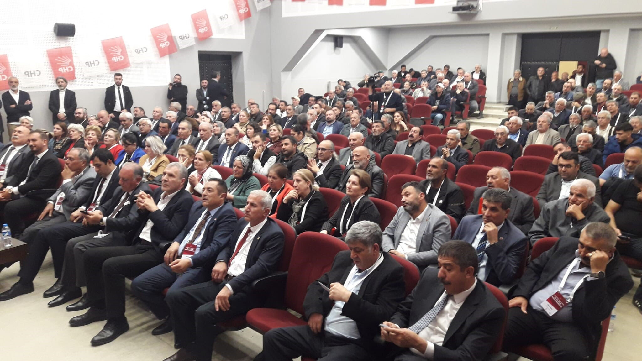 CHP kongresinde 'şaibe' iddiası! Kars'ta ortalık karıştı  - 2. Resim