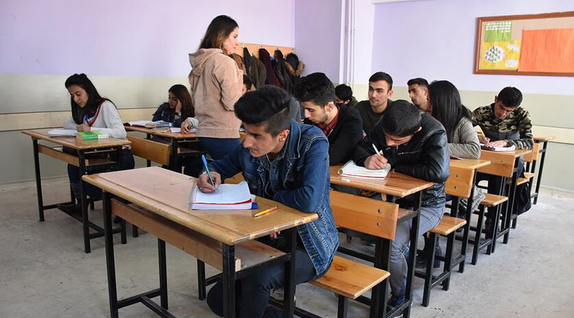 Erdoğan'dan 'üzerinde biraz daha çalışın' talimatı! Liselerin kısaltılması rafa kalktı - 2. Resim