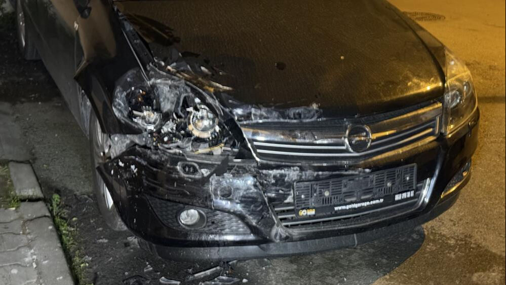 Eyüpsultan'da sıcak saatler! Park halindeki 8 araca çarptı, 'bir şey yok' deyip kaçtı - 3. Resim