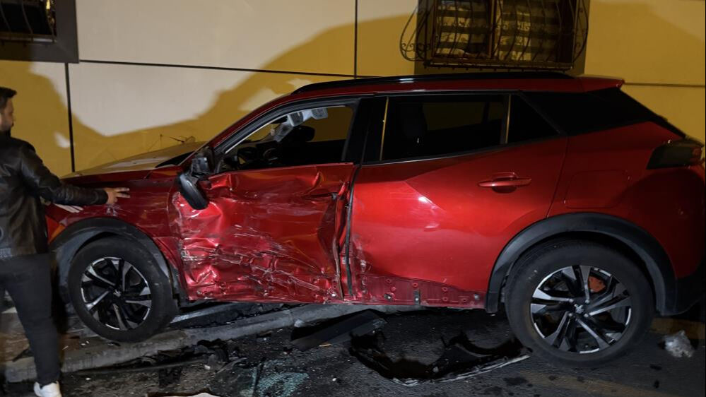 Eyüpsultan'da sıcak saatler! Park halindeki 8 araca çarptı, 'bir şey yok' deyip kaçtı - 5. Resim