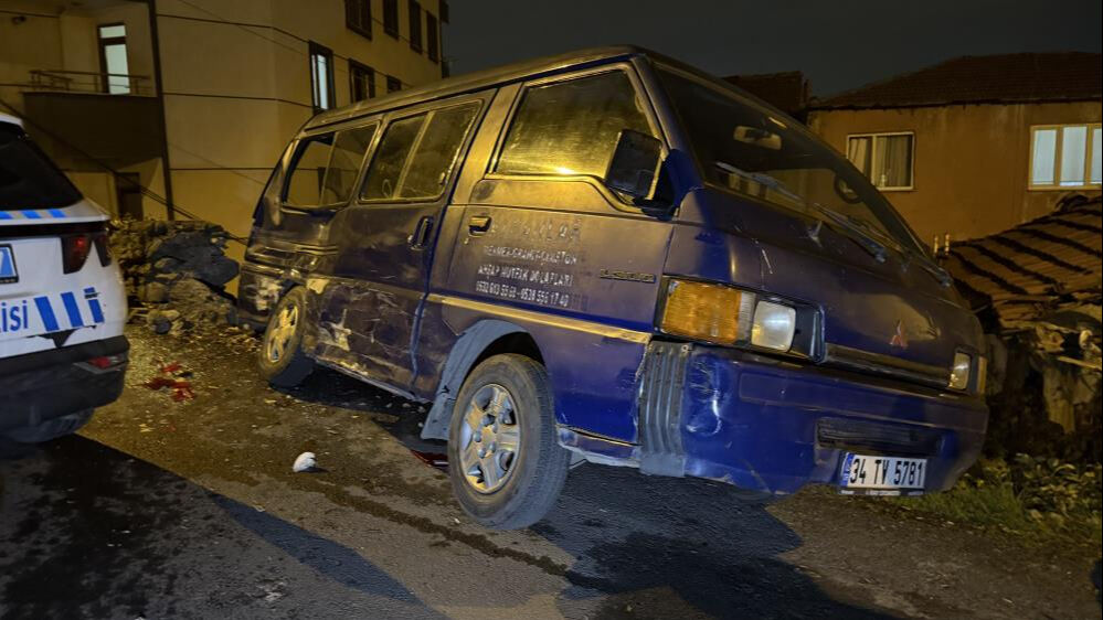 Eyüpsultan'da sıcak saatler! Park halindeki 8 araca çarptı, 'bir şey yok' deyip kaçtı - 2. Resim