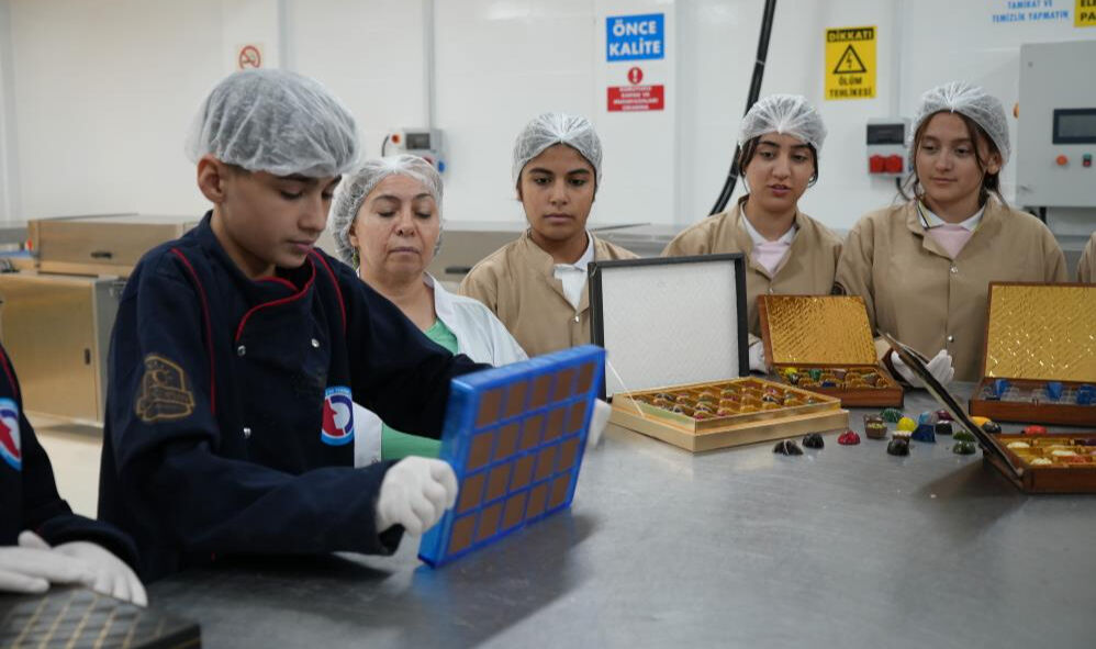 Fabrika gibi okul! Günde 1 ton çikolata üretip milyonluk ciro yapıyorlar Fabrika gibi okul! Günde 1 ton çikolata üretip milyonluk ciro yapıyorlar - 3. Resim