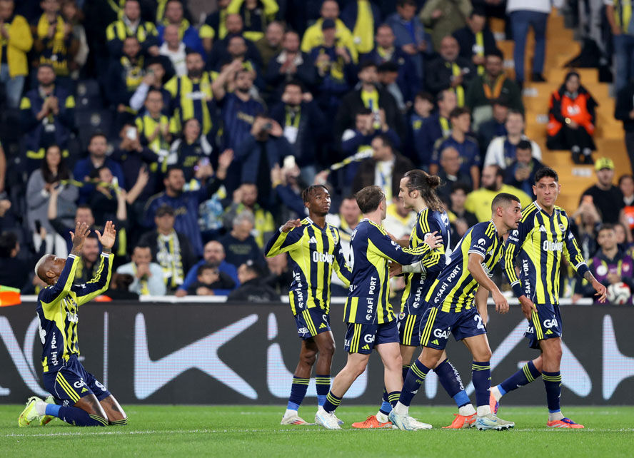 Fenerbahçe zorlandığı maçta hata yapmadı: Kadıköy'de üç gol, birer penaltı ve kırmızı - 2. Resim
