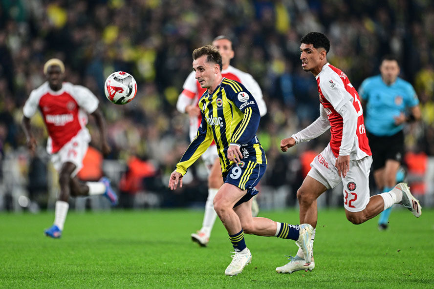 Fenerbahçe zorlandığı maçta hata yapmadı: Kadıköy'de üç gol, birer penaltı ve kırmızı - 1. Resim