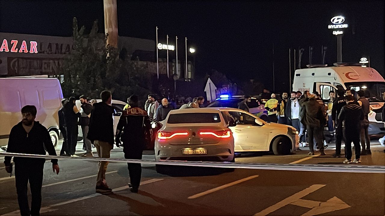 Firari katil, uzman çavuşu öldürüp önüne gelene kurşun yağdırdı! Balıkesir'deki kabus gecesinin detayları ortaya çıktı Firari katil, uzman çavuşu öldürüp önüne gelene kurşun yağdırdı! Balıkesir'deki kabus gecesinin detayları ortaya çıktı