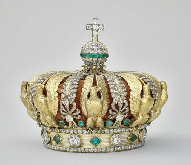 Fransa karıştı! Louvre Müzesi’nde değerli eserler 7 dakikada çalındı İmparator III. Napolyon'un eşinin kırık tacı Louvre yakınlarında soygundan sonra bulundu.