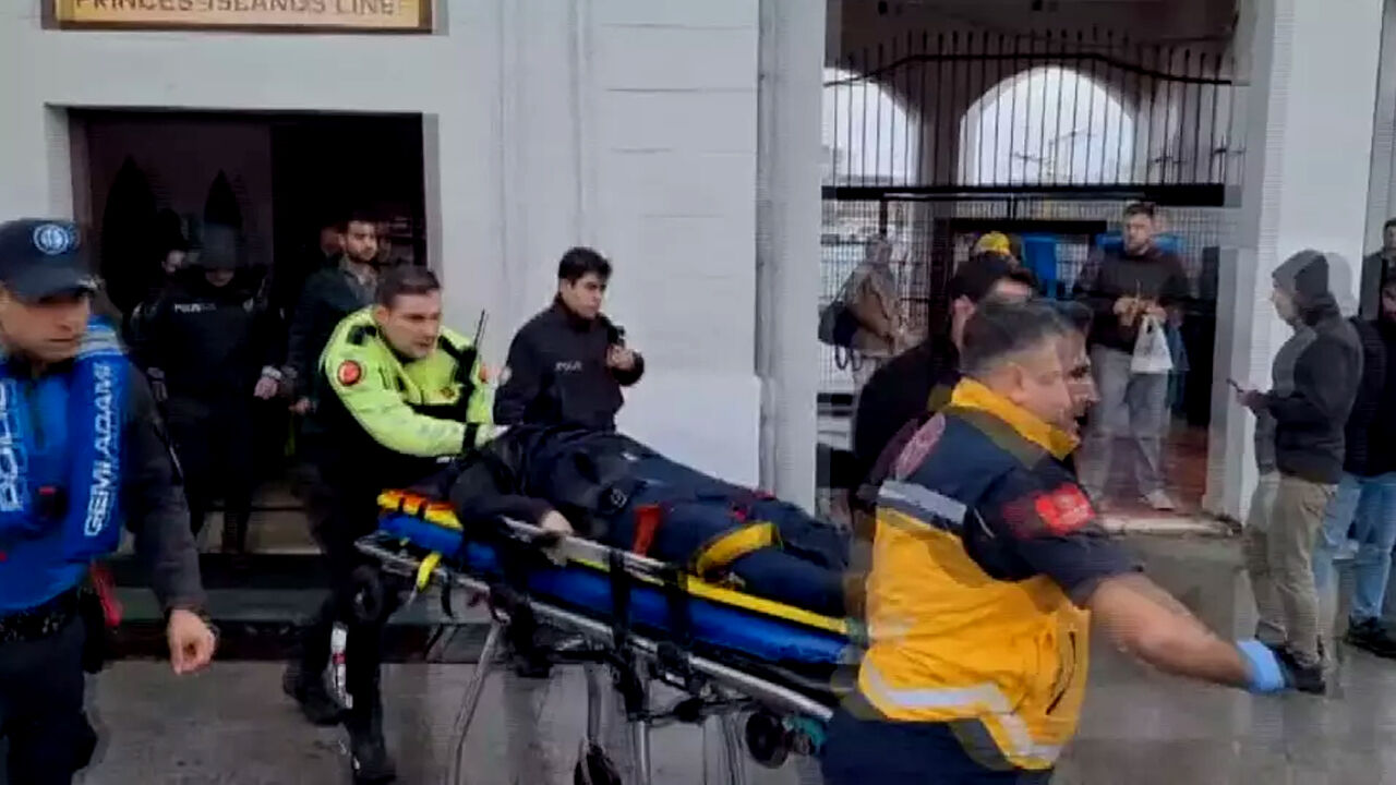 Kadıköy'de yürek yakan olay! Engelli 4 kişi deniz düştü, 1'i öldü - 1. Resim