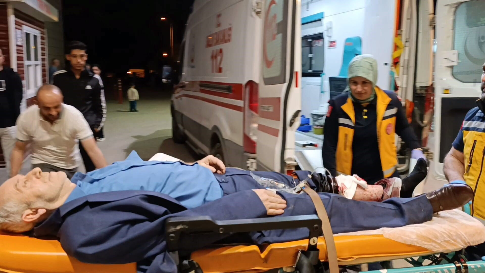 Markete sığınarak kurtuldu! 65 yaşındaki adam, 15 yaşındaki hasmına kurşun yağdırdı - 1. Resim