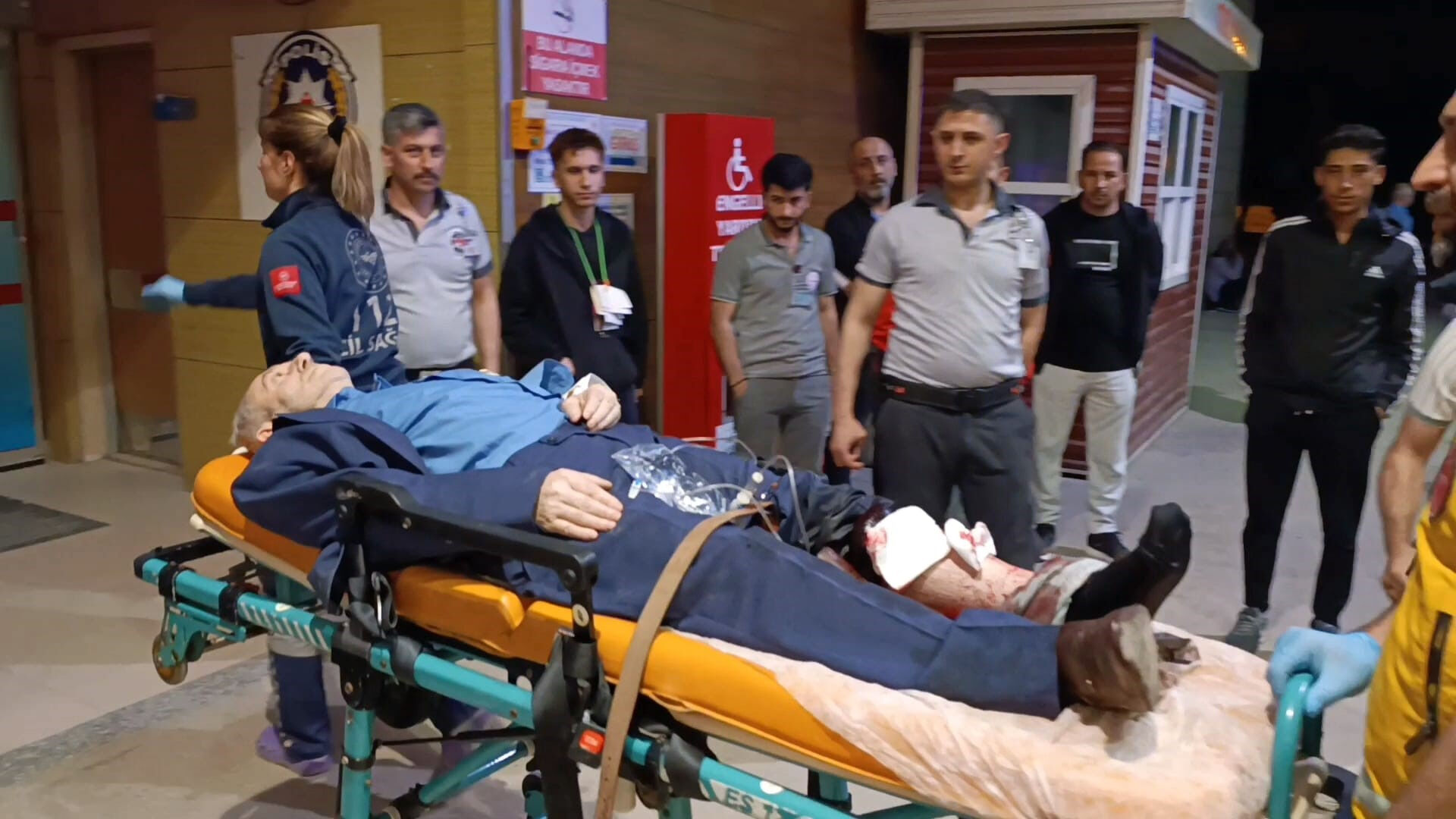 Markete sığınarak kurtuldu! 65 yaşındaki adam, 15 yaşındaki hasmına kurşun yağdırdı - 2. Resim