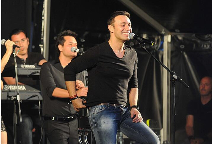 Türkiye için ilk! Mustafa Sandal'a İngiltere'den ömürlük vize - 1. Resim