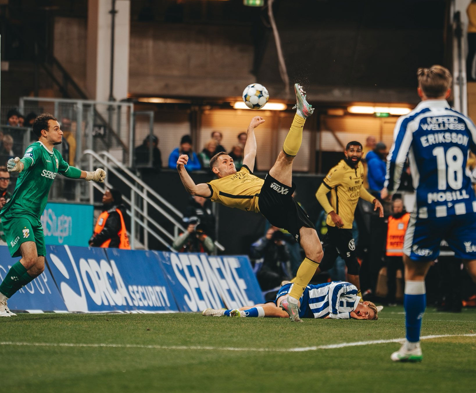 Avrupa'da tarihi şampiyonluk: 813 kişilik köy takımı, Devler Ligi'ne gidiyor - 1. Resim