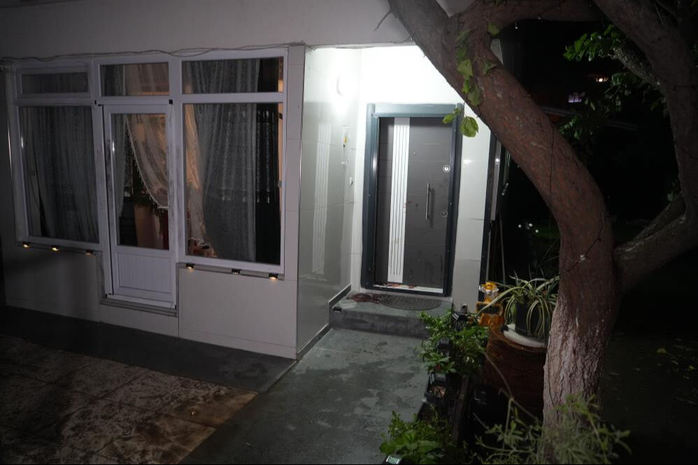 Balıkesir'de esrarengiz olaylar! Gerçek evin girişindeki kan lekesi ile ortaya çıktı - 3. Resim