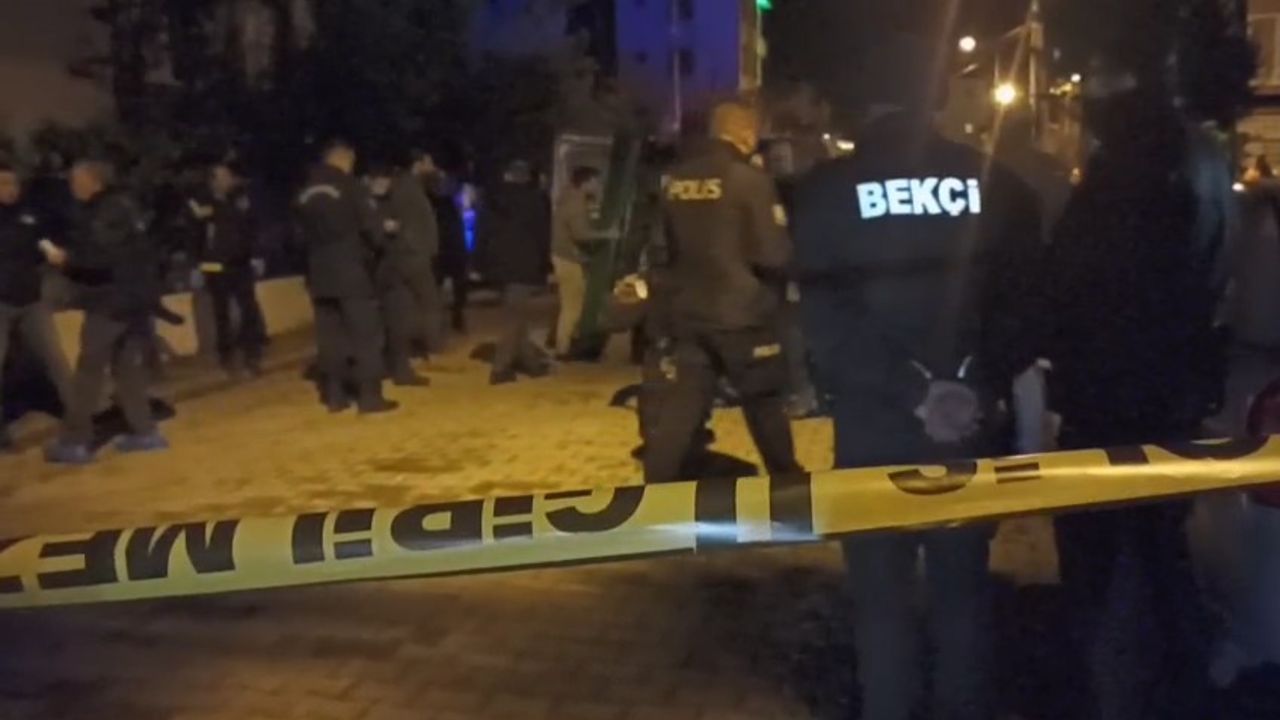 Balıkesir'de esrarengiz olay! Gerçek evin girişindeki kan lekesi ile ortaya çıktı Balıkesir'de esrarengiz olay! Gerçek evin girişindeki kan lekesi ile ortaya çıktı