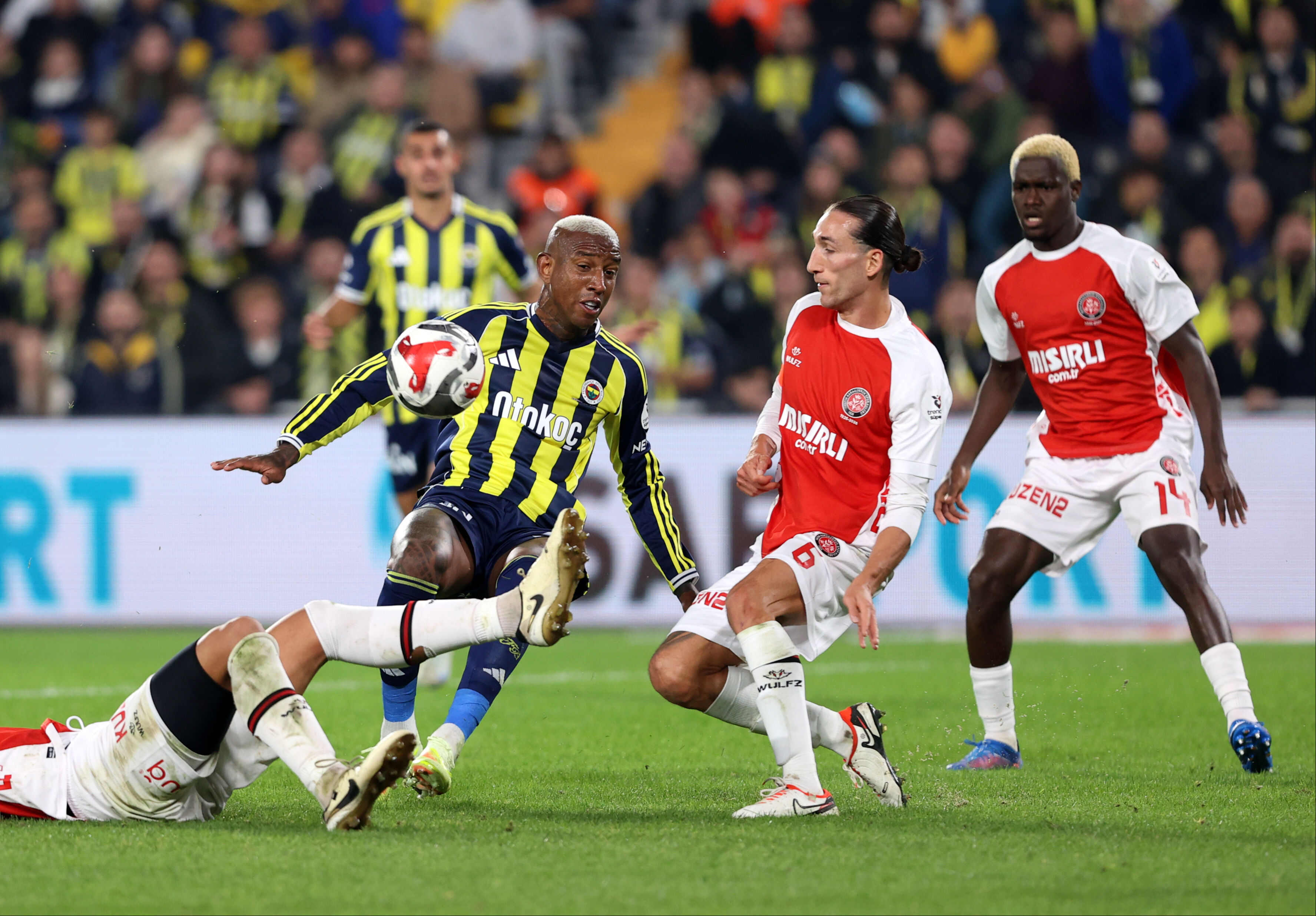 Bu kadar umarsız oyuncularla nereye kadar? | Spor yazarları Fenerbahçe'yi değerlendirdi - 1. Resim