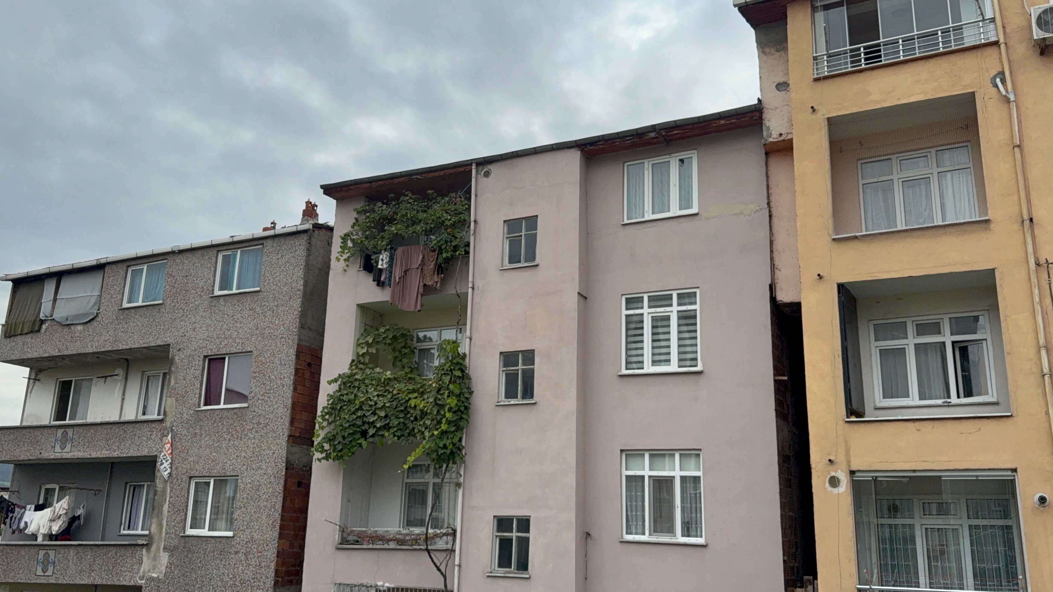 Çöp çöp gezip bebek arıyorlar! Cani anne itiraf etti, ekipler iz peşinde - 4. Resim