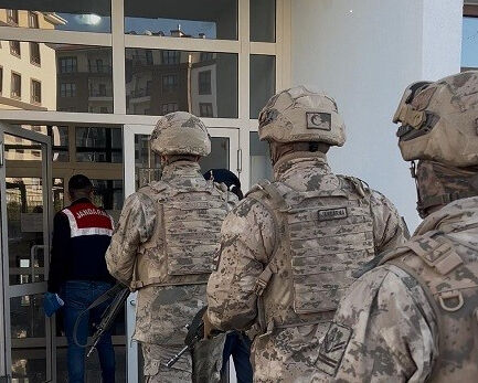 Çorum'da sosyal medyada çocuklar için skandal içerik! Bomba yapma videosu bile hazırlamışlar Çorum'da sosyal medyada skandal içerik paylaşımı! Çocuklara bomba yapma öğretmişler - 1. Resim
