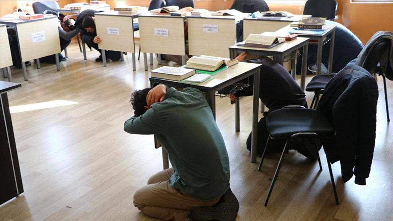 Deprem tatbikatı ne zaman, saat kaçta yapılacak? 7 ilde tatbikat planlandı! Deprem tatbikatı ne zaman, saat kaçta yapılacak? 7 ilde tatbikat planlandı!