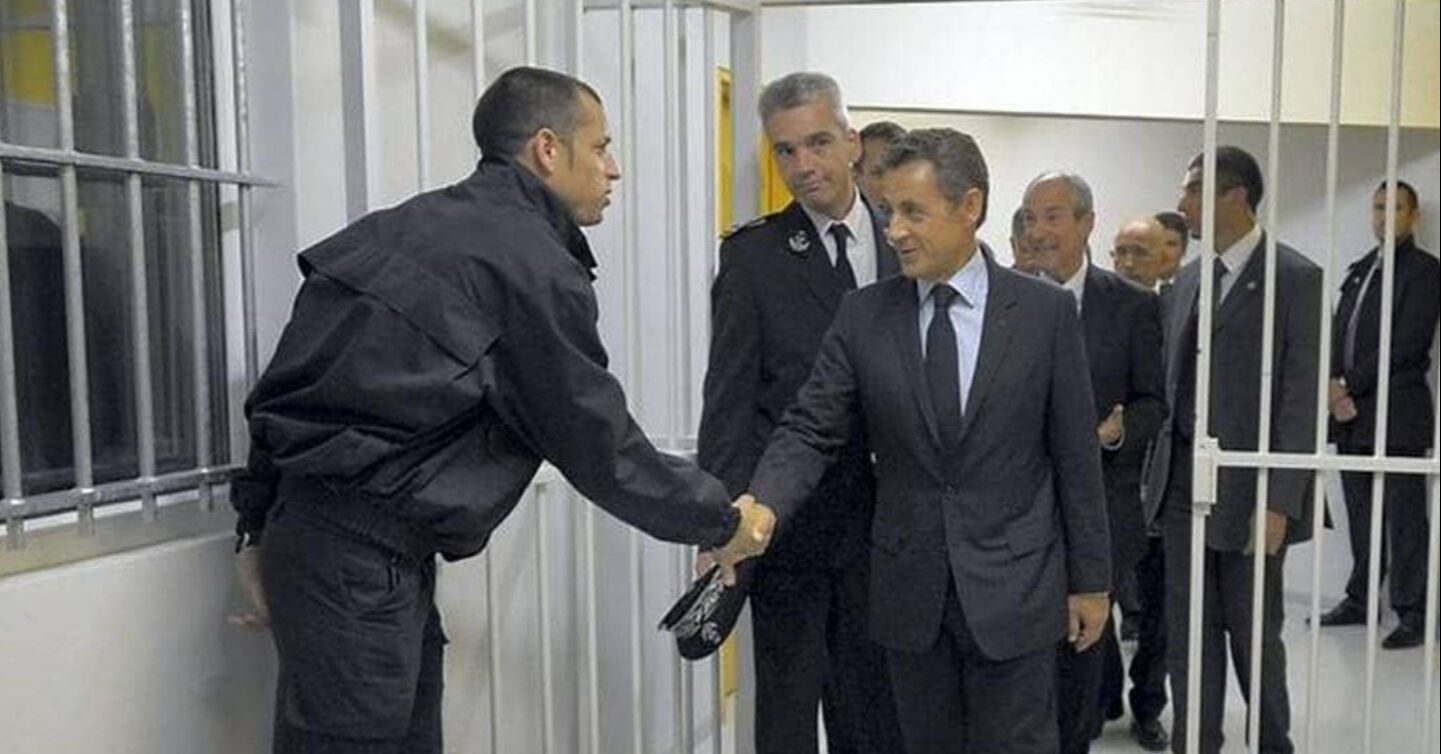 Fransa’nın eski Cumhurbaşkanı Sarkozy yarın hapse giriyor! Tek kişilik hücresinde dikkat çeken detay - 1. Resim