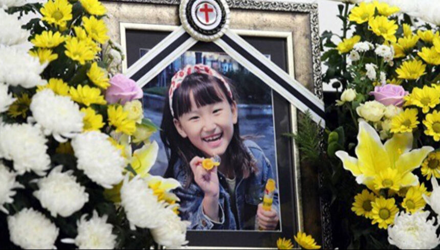 Güney Kore'de öğrencisini bıçaklayarak öldüren öğretmenin cezası kesildi: Artık gün yüzü göremeyecek - 1. Resim