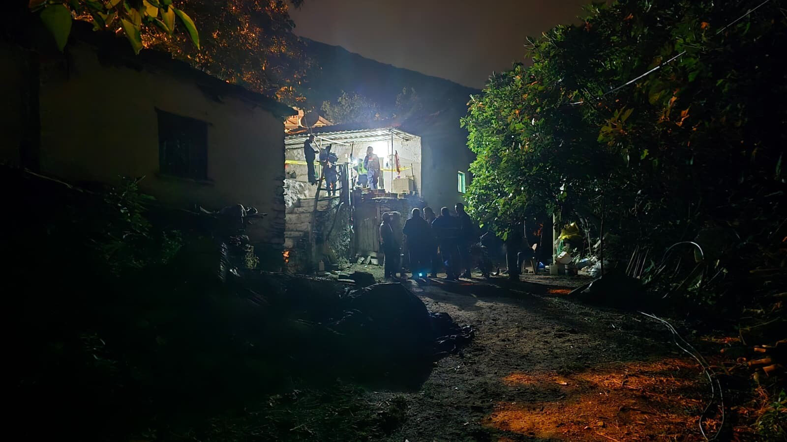 Tire’de kan donduran gece! Baba oğlunu öldürdü, eşini ağır yaraladı - 2. Resim