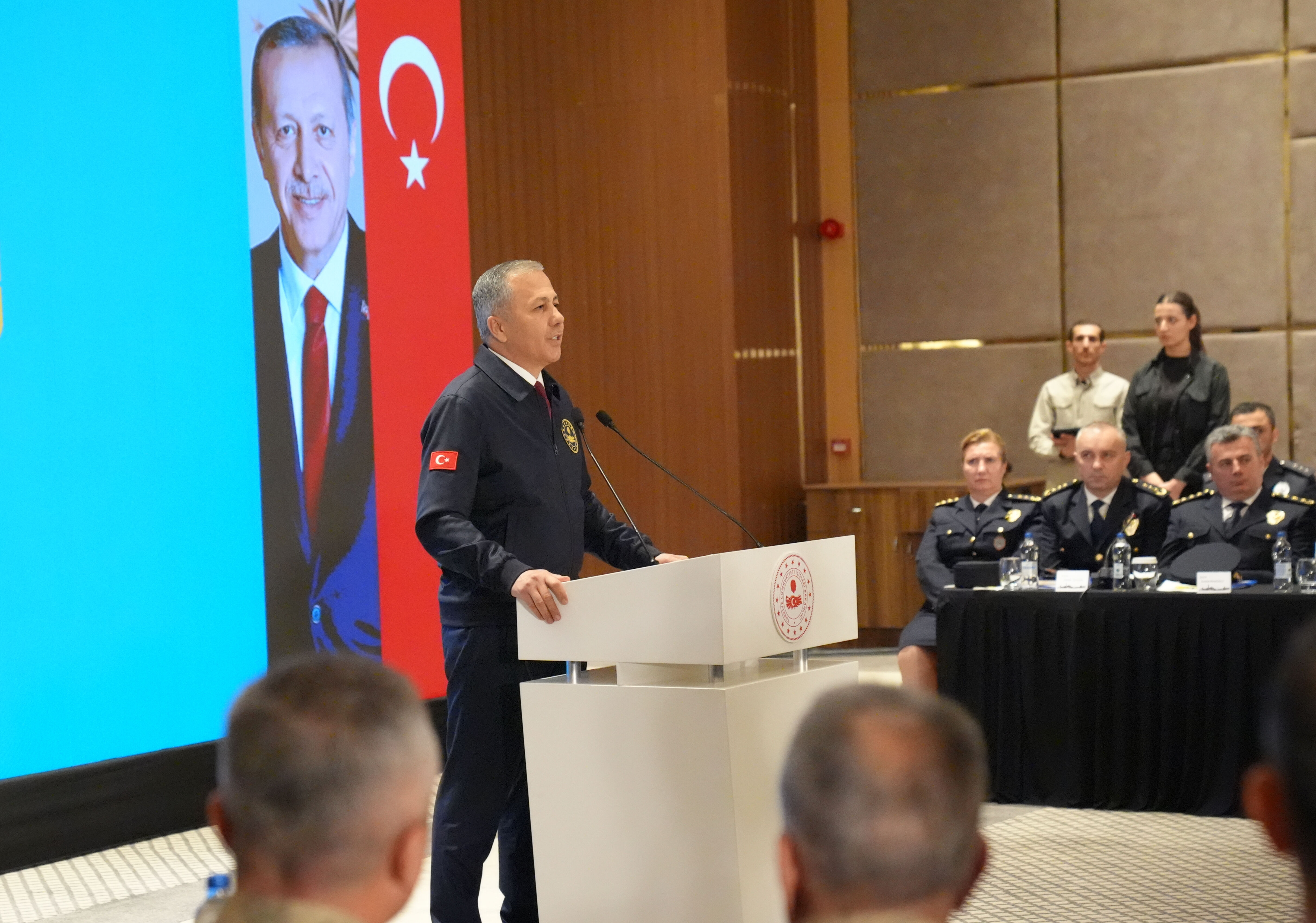 Yerlikaya'dan polise