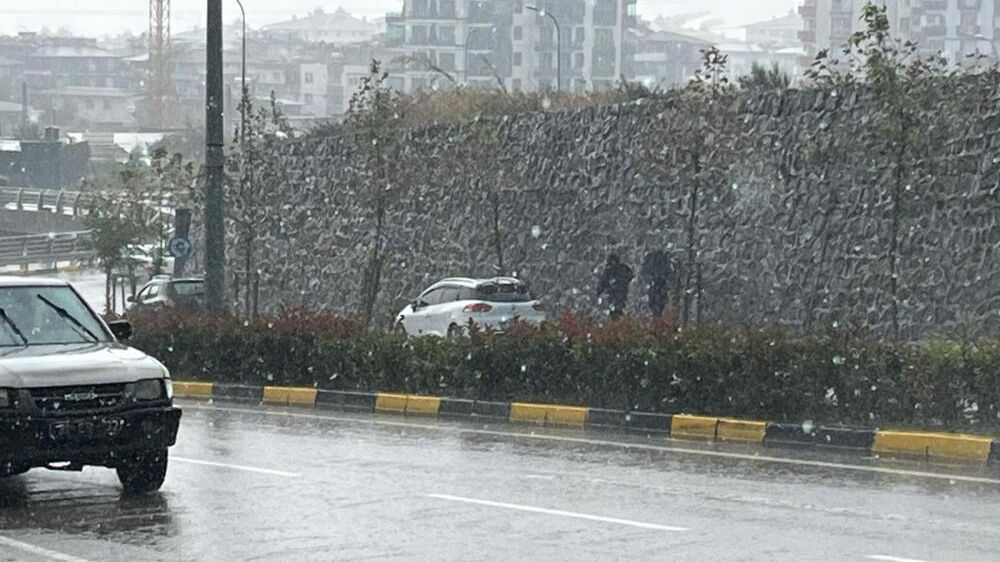 Barajdaki seviye 7'ye gerilemişti! Kente yağan yağmur, vatandaşın yüzünü güldürdü - 1. Resim