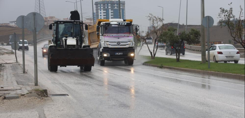 Barajdaki seviye 7'ye gerilemişti! Kente yağan yağmur, vatandaşın yüzünü güldürdü - 2. Resim