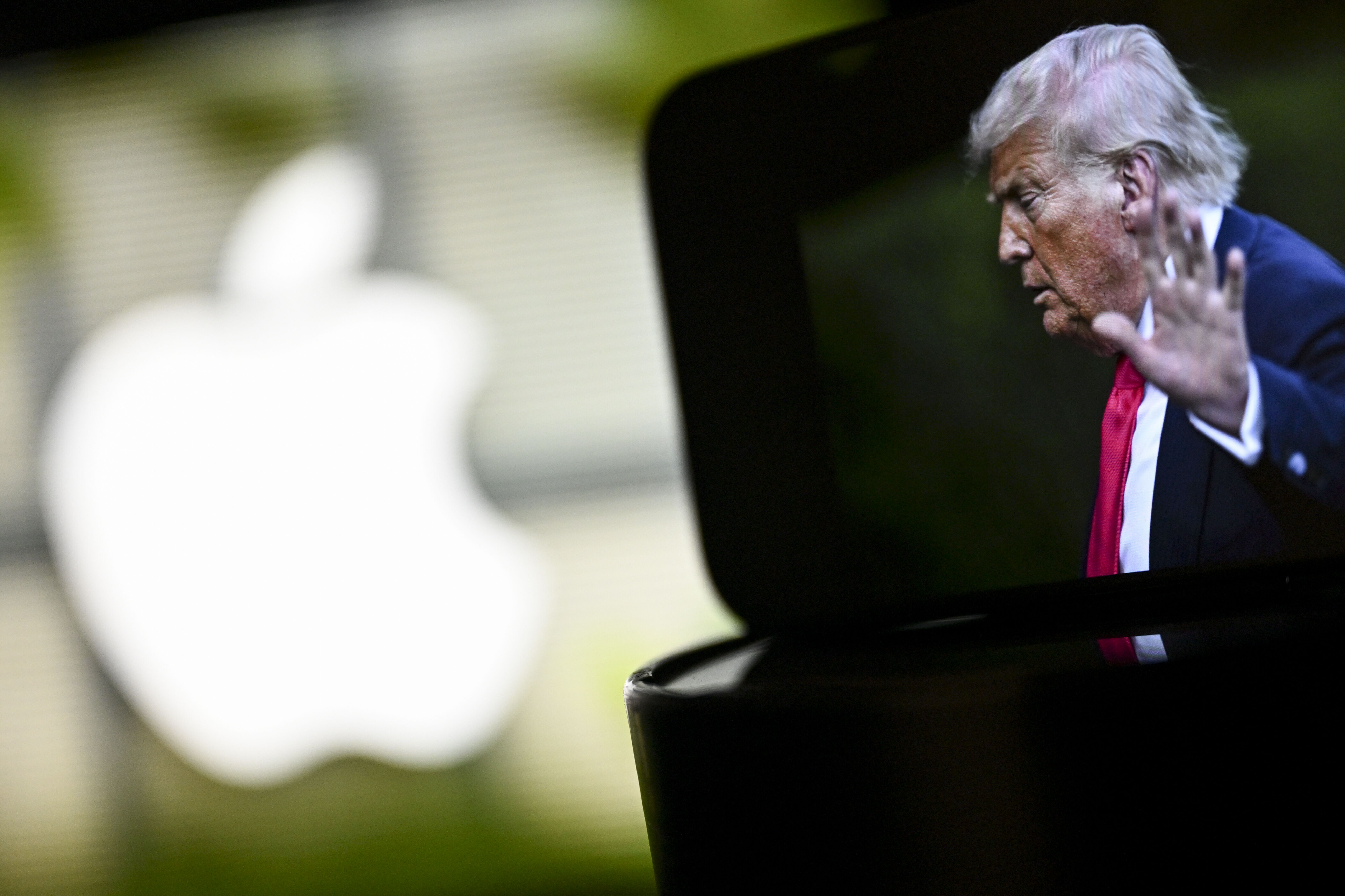 Iphone 17 ile rekora koşuyor! Apple hisseleri 4 trilyon dolarla uçuşa geçti - 2. Resim